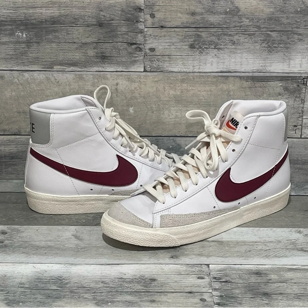 NIKE Blazer Mid '77 Vintage - White & Dark Beet Root - Sz - 8.5 . US Mens - Picture 1 of 12